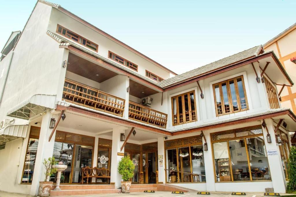 The Indigo House Phrae Hotel Exterior foto