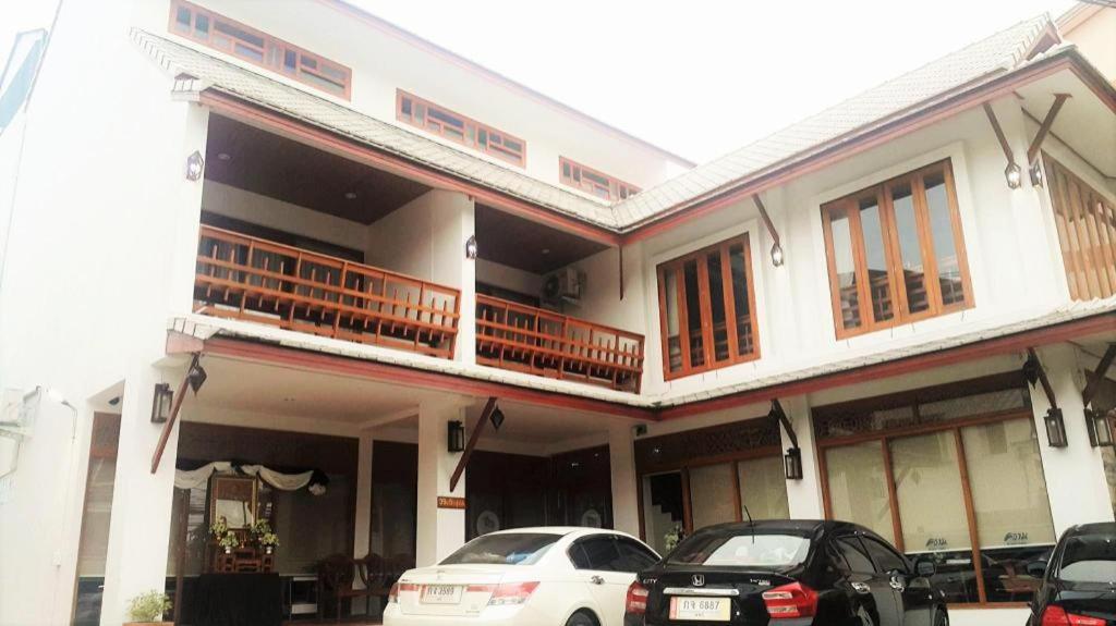 The Indigo House Phrae Hotel Exterior foto