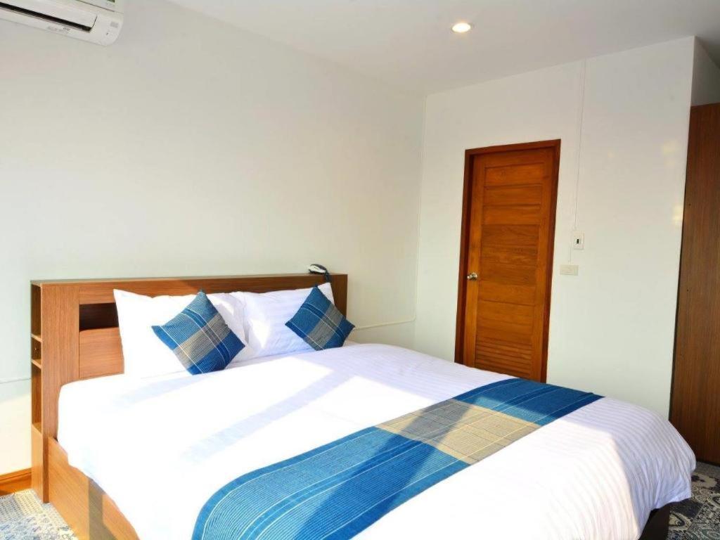 The Indigo House Phrae Hotel Exterior foto