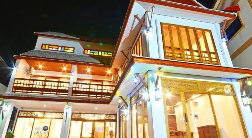 The Indigo House Phrae Hotel Exterior foto